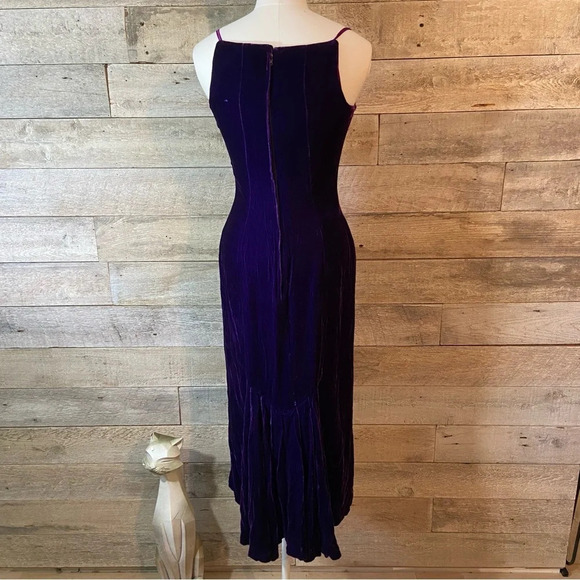 Vintage Nu-Mode women’s purple velvet dress in size 9/10 - Picture 4 of 15